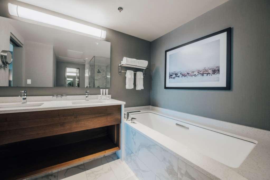 The Explorer Hotel Yellowknife Extérieur photo