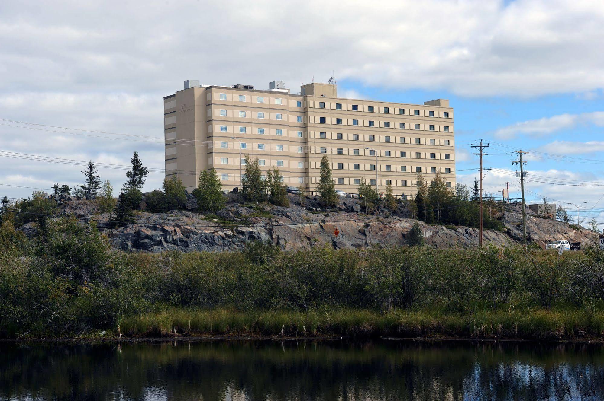 The Explorer Hotel Yellowknife Extérieur photo