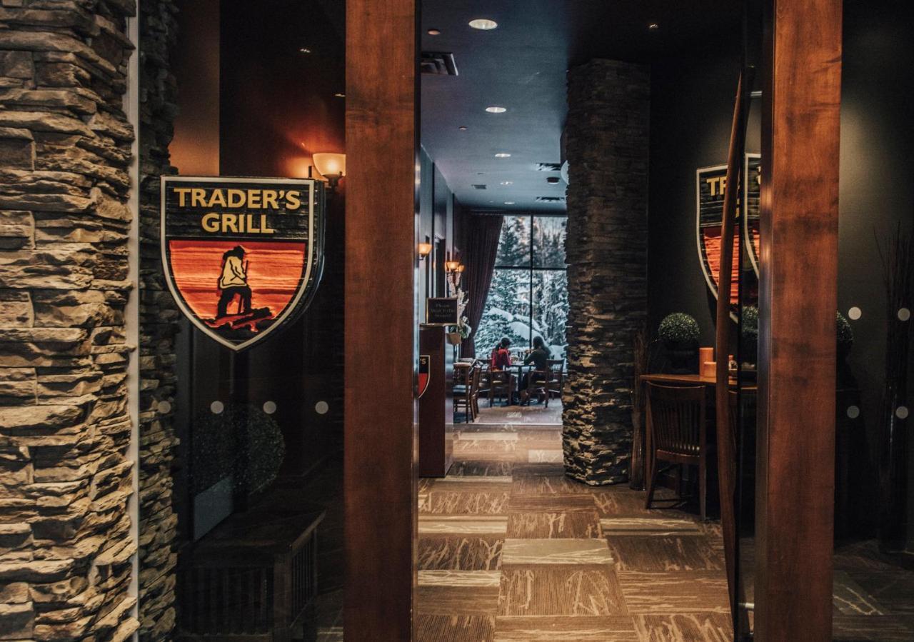 The Explorer Hotel Yellowknife Extérieur photo