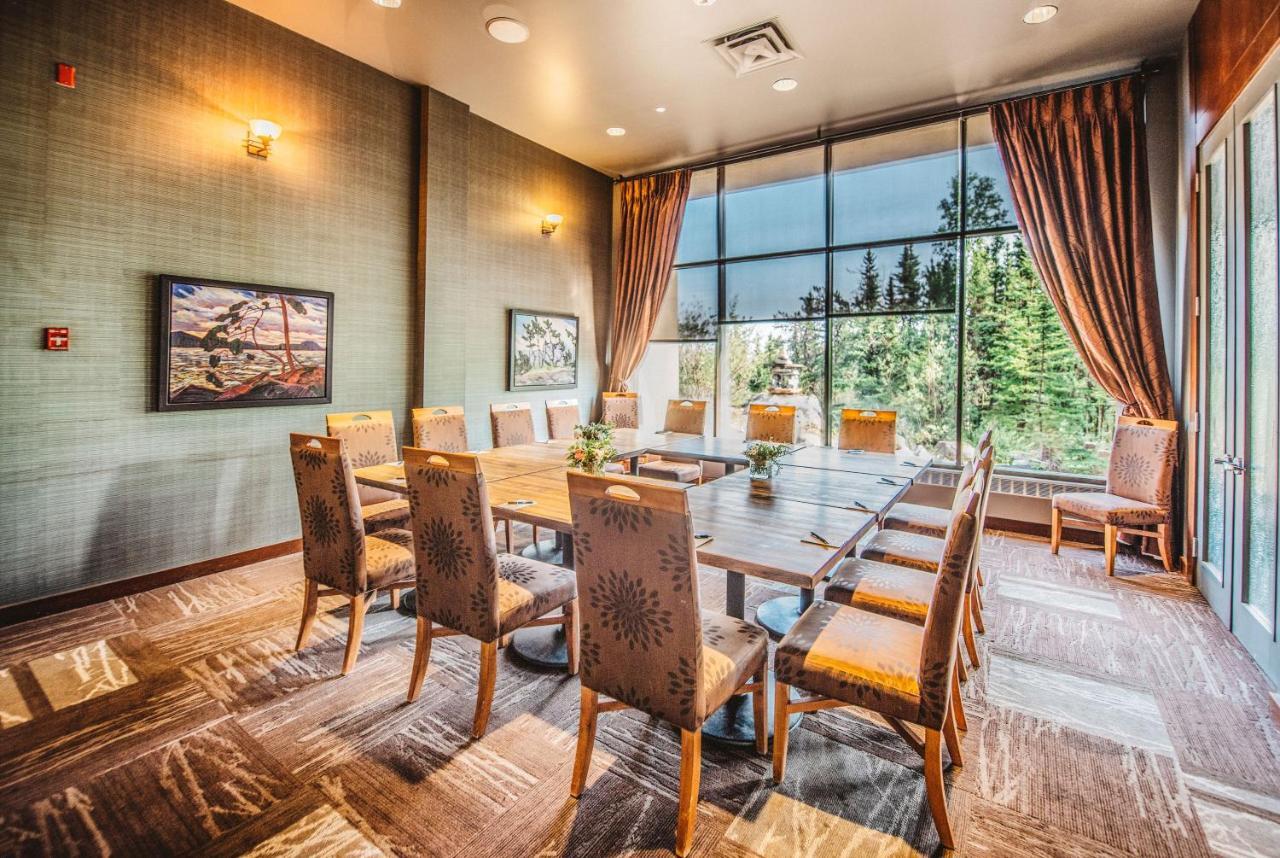 The Explorer Hotel Yellowknife Extérieur photo