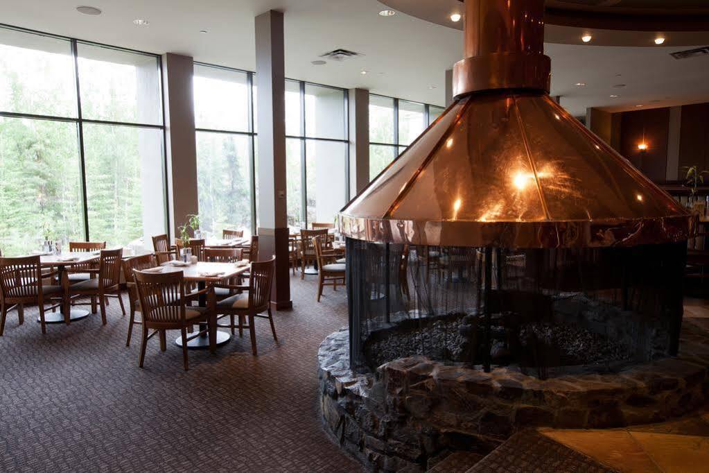 The Explorer Hotel Yellowknife Extérieur photo